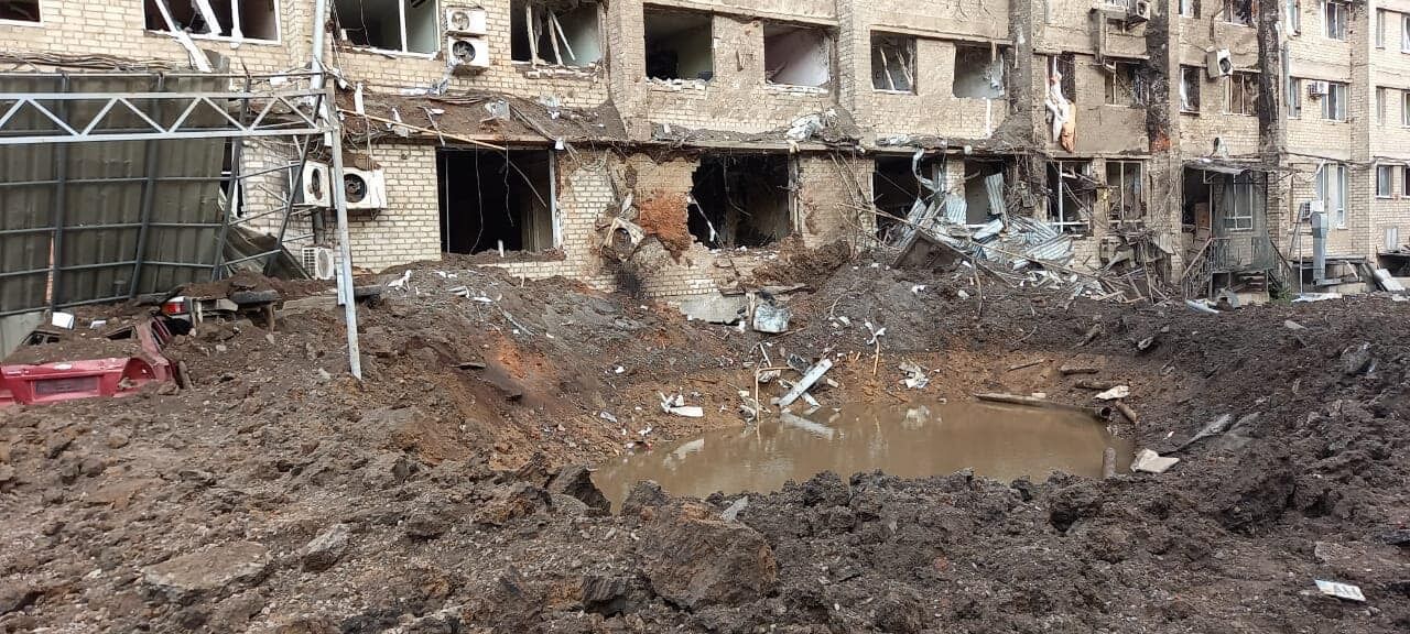 Оккупанты нанесли ракетный удар по гостинице в Краматорске: за сутки в Донецкой области от обстрелов погибли 5 человек. Видео