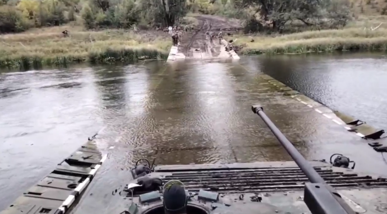 Українські військові показали, як форсували річку Оскіл: лівий берег під контролем ЗСУ. Відео