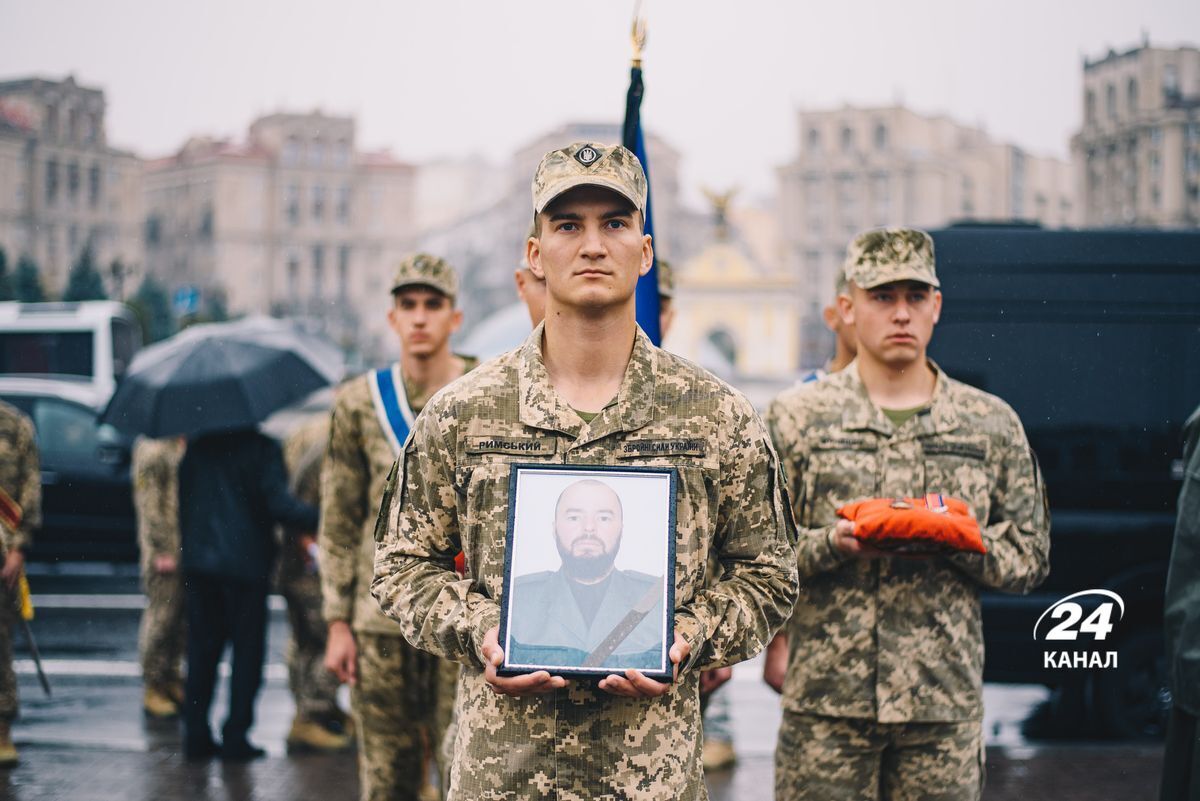 В Киеве попрощались с защитником Романом "Яшкой" Косенко, еще в марте погибшим в Изюме. Фото