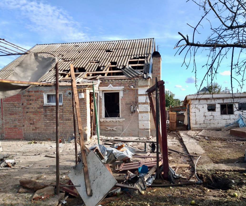 Двое погибших, еще три человека получили ранения: войска РФ обстреляли из "Градов" Никопольский район. Фото