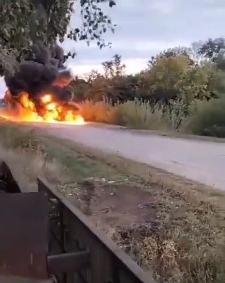 Воины ВСУ устроили ''фейерверк'' из вражеского танка на востоке: поднялся столб огня и дыма. Видео
