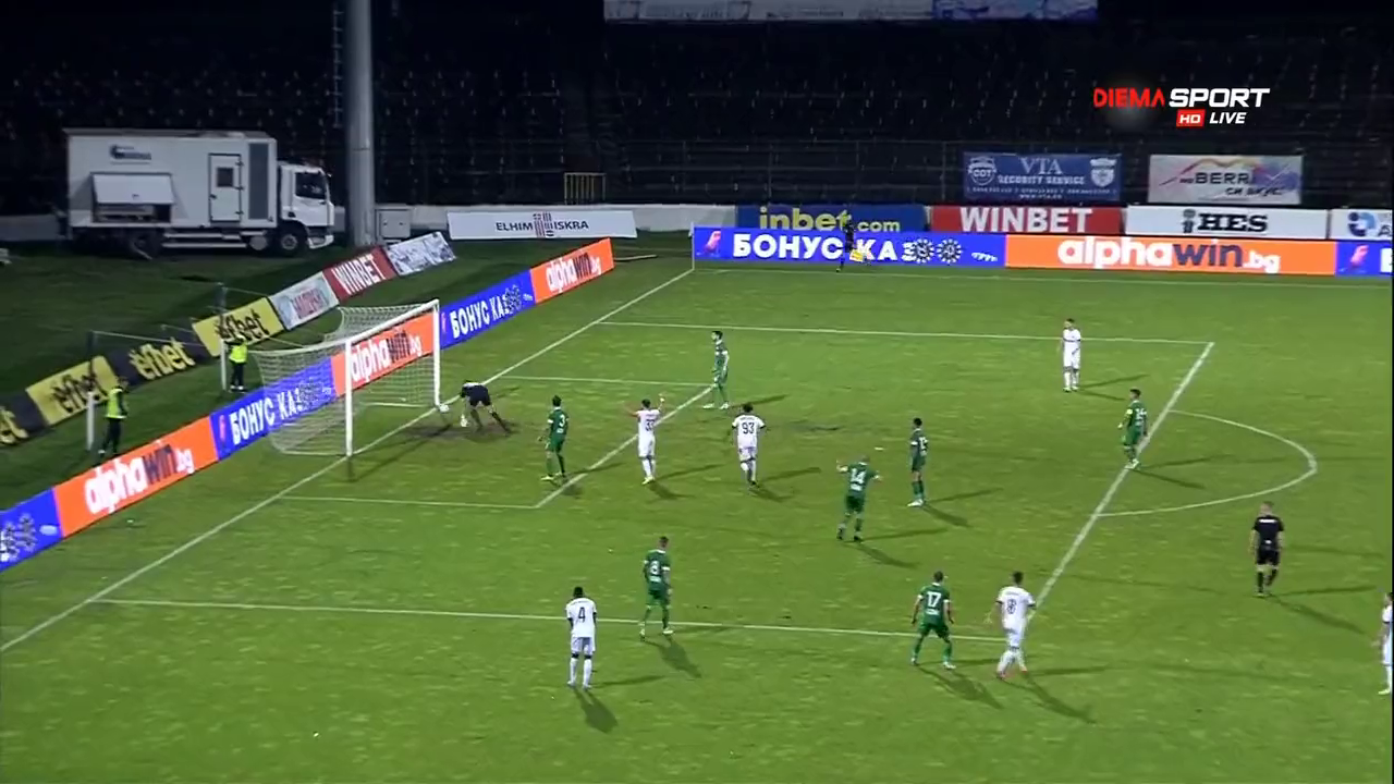У Болгарії футболіст забив ''найдивніший гол сезону''. Відео