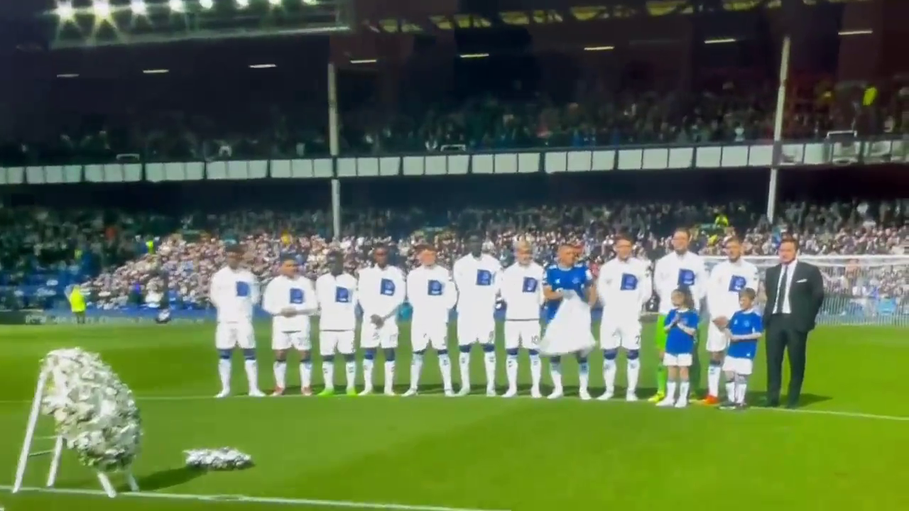 Миколенко своим поступком перед матчем АПЛ вызвал восторг в Англии. Видео