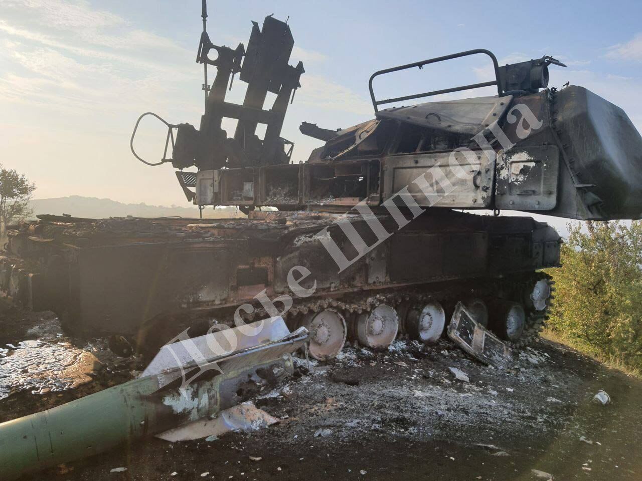 ВСУ ракетным ударом уничтожили два ЗРК оккупантов ''Тор-М2'' и ''Бук-М2'', предназначенных для сбивания ракет противника. Фото