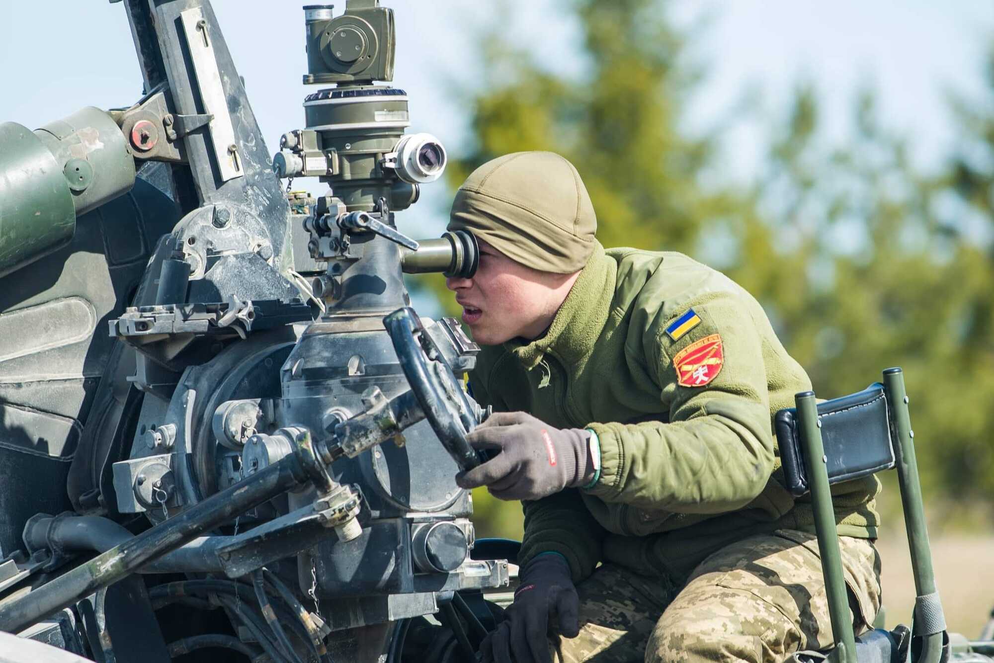 ЗСУ відбили атаки ворога біля Бахмута, авіація уразила 16 районів зосередження військ РФ – Генштаб