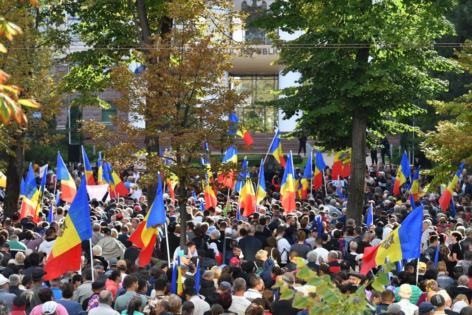 У Молдові опозиційна партія ''Шор'' оголосила безстрокову акцію протесту: намети встановили біля офісу президента 