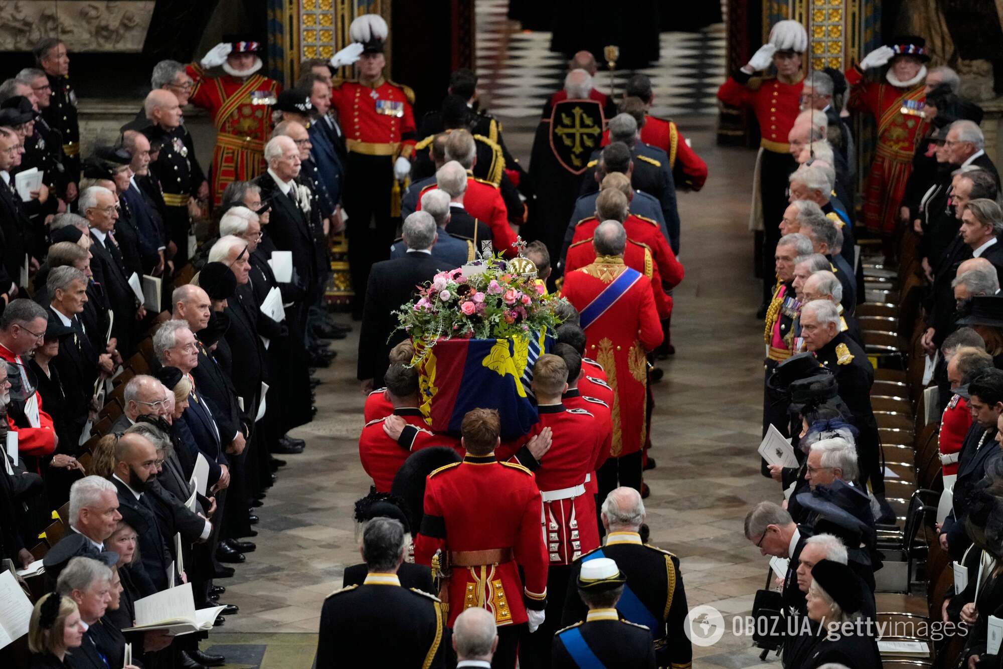 У Лондоні проходить похорон королеви Єлизавети ІІ: приїхали Байден, Макрон та близько 2000 осіб. Всі подробиці, фото і відео