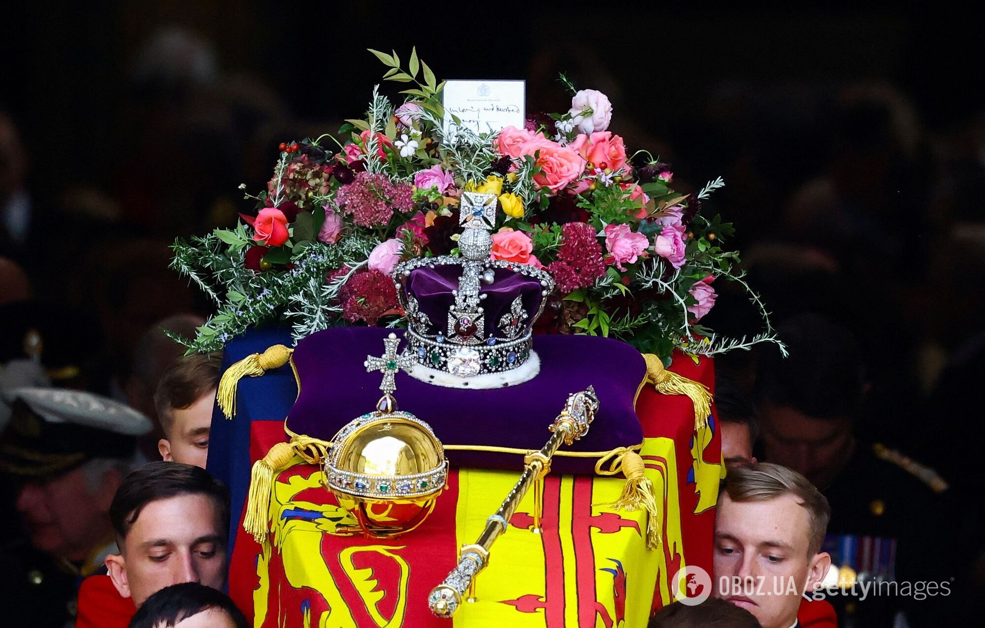 У Лондоні попрощалися з королевою Єлизаветою ІІ: приїхали Байден, Макрон та близько 2000 осіб. Усі подробиці, фото і відео