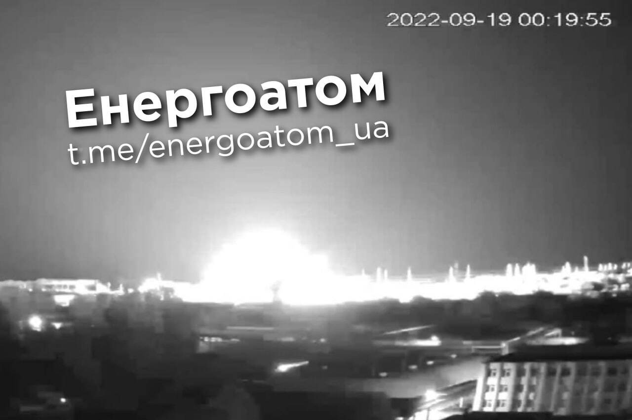 Оккупанты обстреляли Южноукраинскую АЭС: ракета упала в 300 метрах от ядерных реакторов