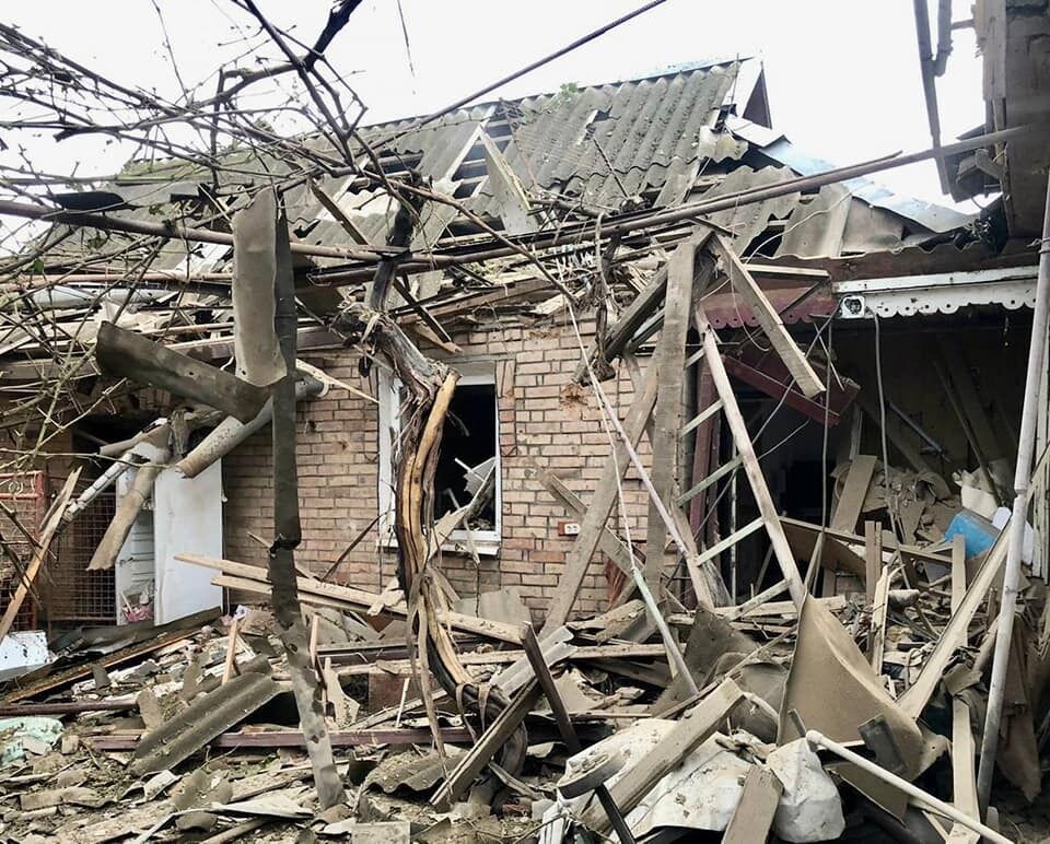 Войска РФ обстреляли из "Градов" Днепропетровщину: за сутки разрушено более полусотни домов, есть раненый