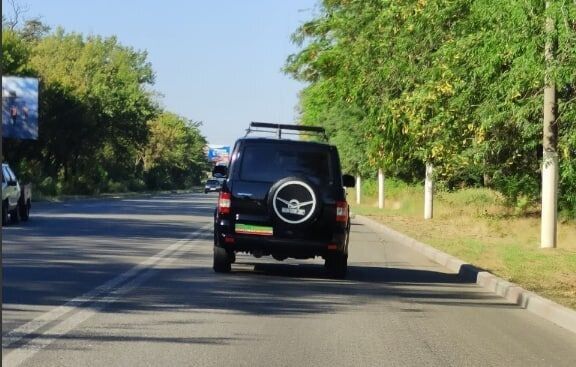 В окупованому Мелітополі засвітилася колона кадировської "еліти": промчали десятки позашляховиків. Фото 