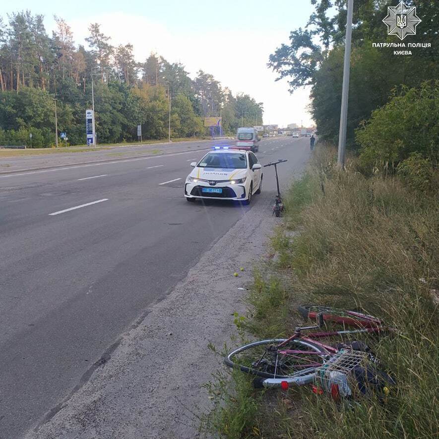 У Києві чоловік на електросамокаті протаранив велосипедиста: є постраждалий. Фото