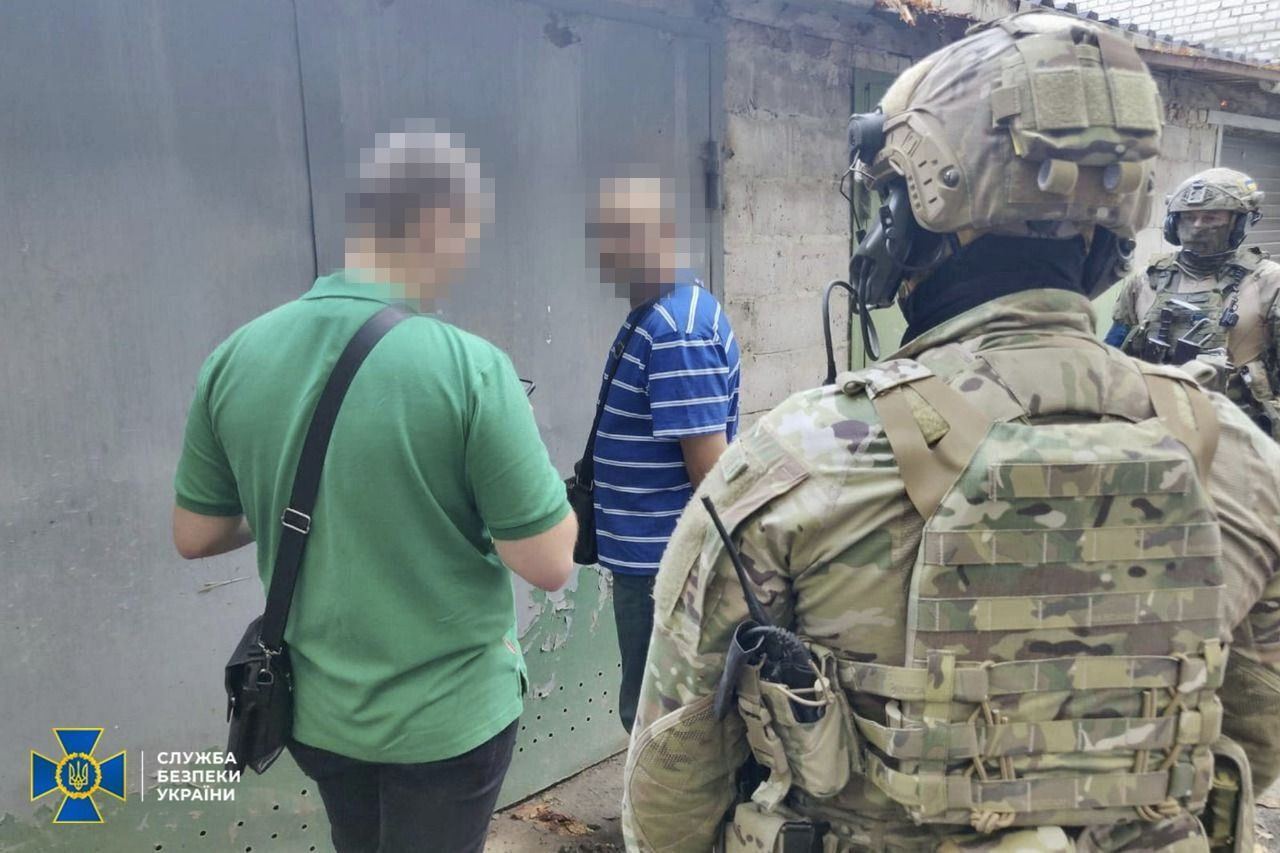 СБУ затримала двох агентів РФ, які "полювали" на координати ЗСУ та паролі блокпостів на Харківщині. Фото 