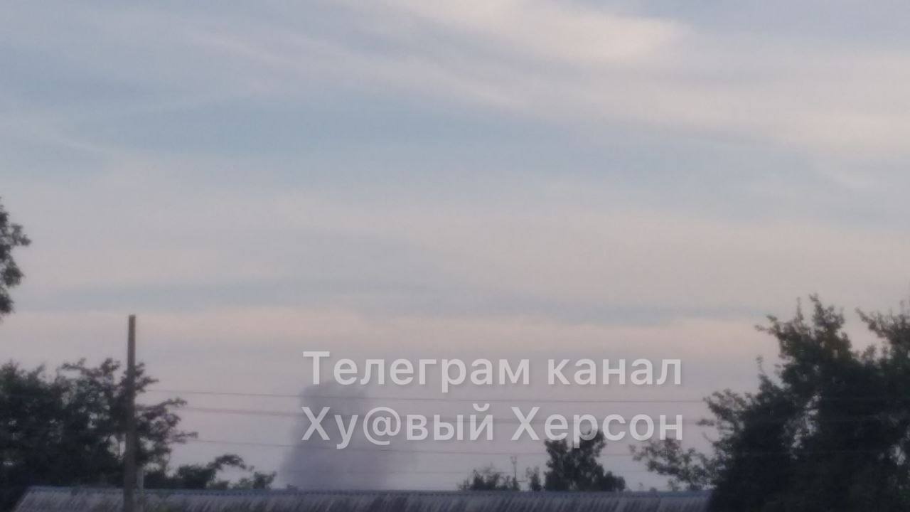 ЗСУ вдарили по мосту в Олешках, а в Новій Каховці та Козацькому знову ''бавовна''. Фото і відео   
