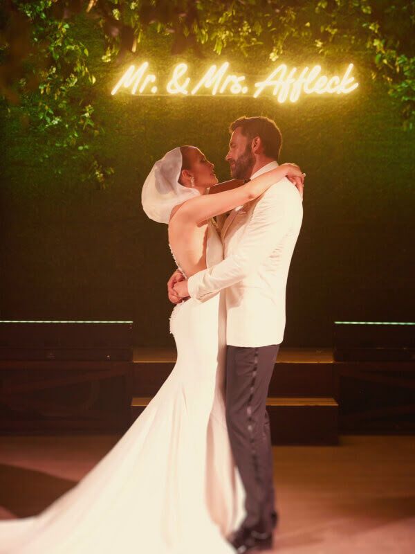 Дженніфер Лопес поділилася подробицями весілля з Беном Аффлеком і показала нові фото
