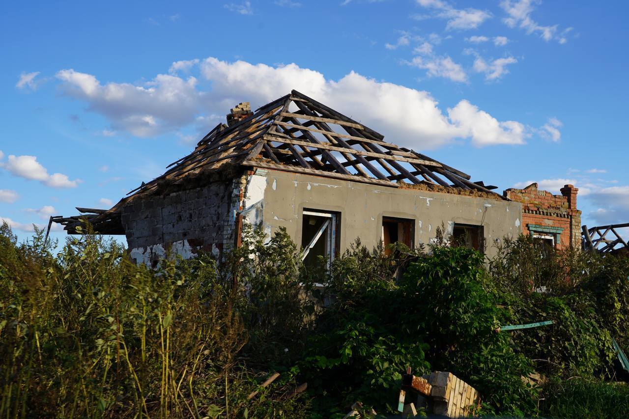 Колись туди приїжджали туристи: у мережі показали понівечене окупантами село на Харківщині. Фото