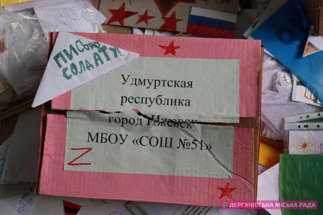 "Жили, як свині, зате з іконами": у мережі показали штаб окупантів на Харківщині. Фото 