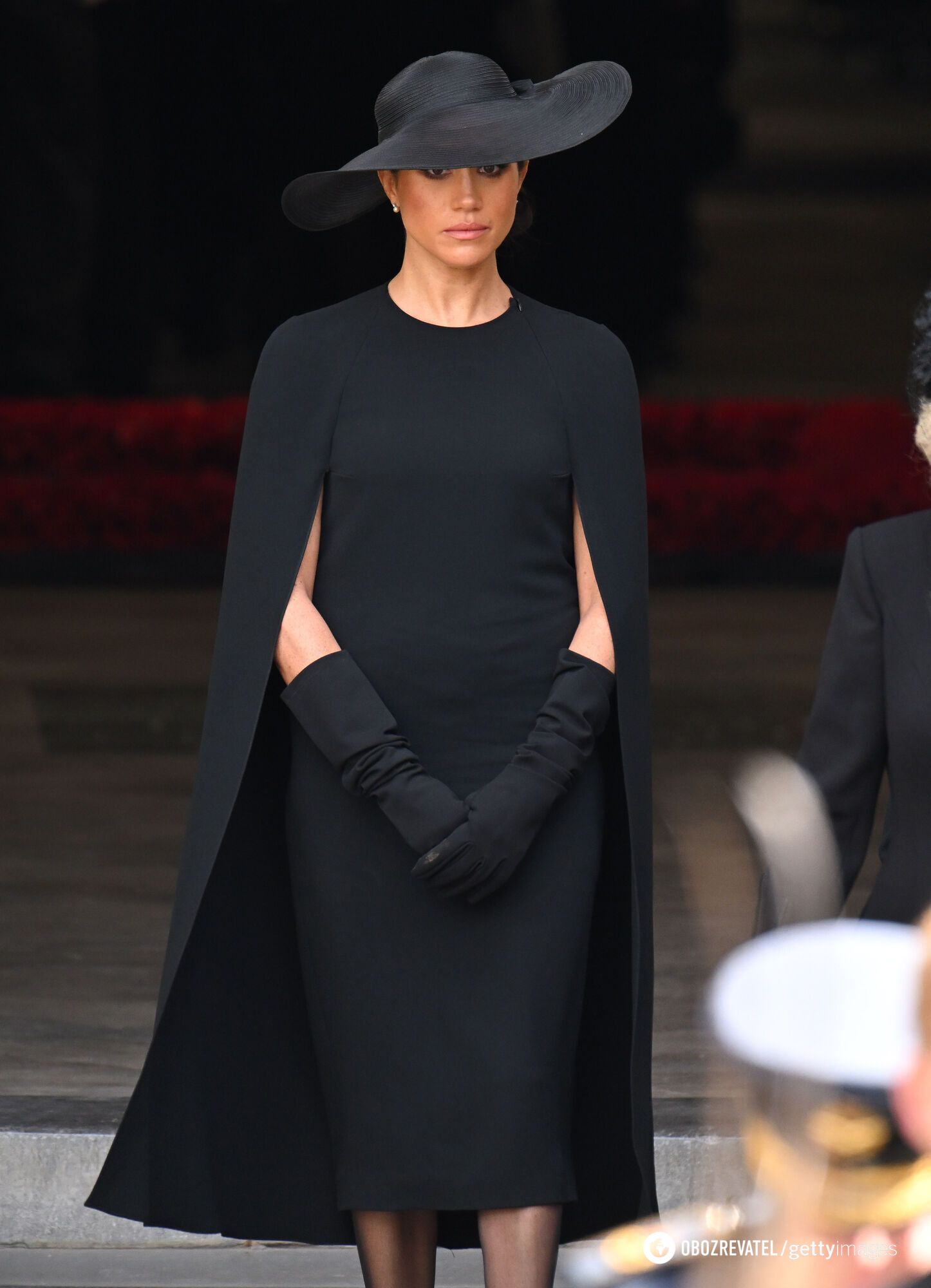 Стало известно, почему Кейт Миддлтон надела на похороны королевы "траурную вуаль", а Меган Маркл – черную шляпку