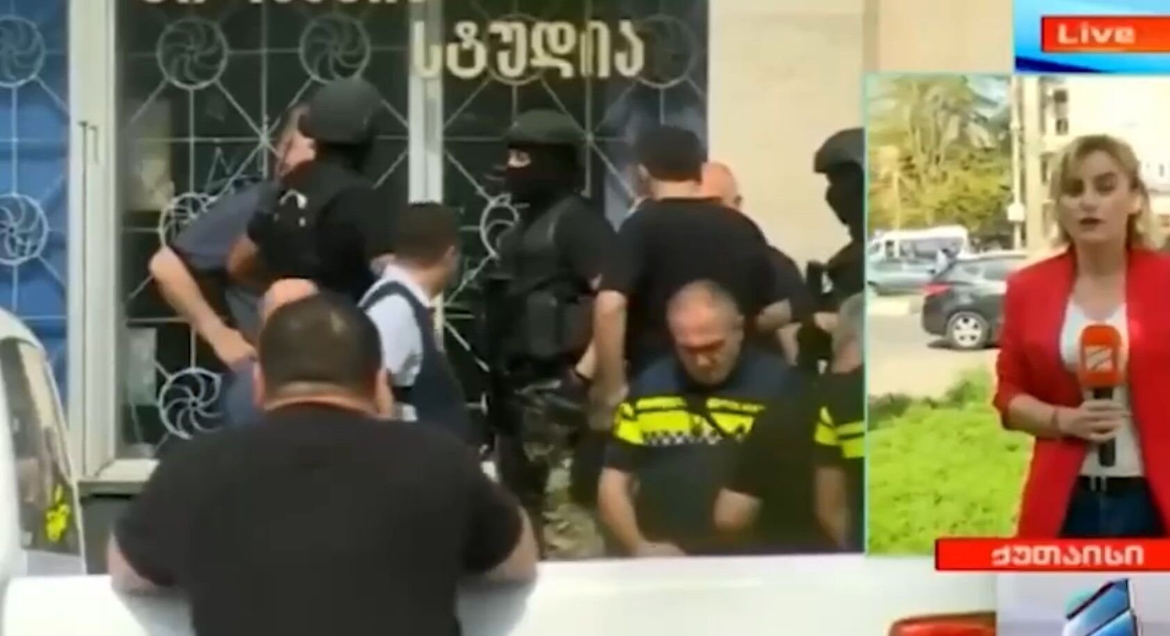 В Грузии вооруженный мужчина захватил отделение государственного банка