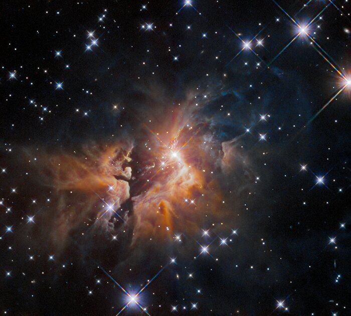 Телескоп Hubble сделал фото молодой звезды из созвездия Тельца: находится в 9 световых годах от Земли