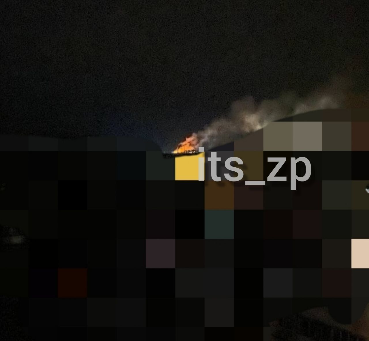 Окупанти обстріляли Запоріжжя: на місці прильотів почалася пожежа. Фото