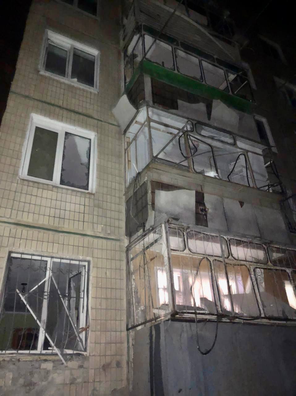 Оккупанты ударили по Никополю, повреждены десятки многоэтажек: есть раненый. Фото