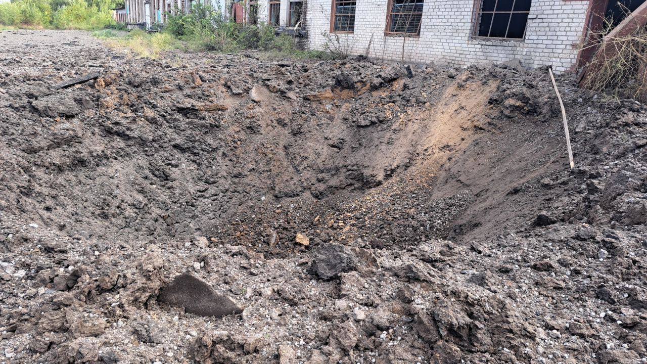 Війська РФ вдарили 5 ракетами по Запоріжжю: з’явилися фото наслідків прильотів 
