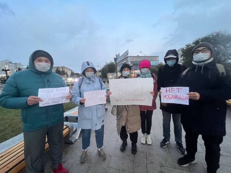 Мітинги проти мобілізації в Росії закінчилися масовими затриманнями та автозаками. Фото і відео