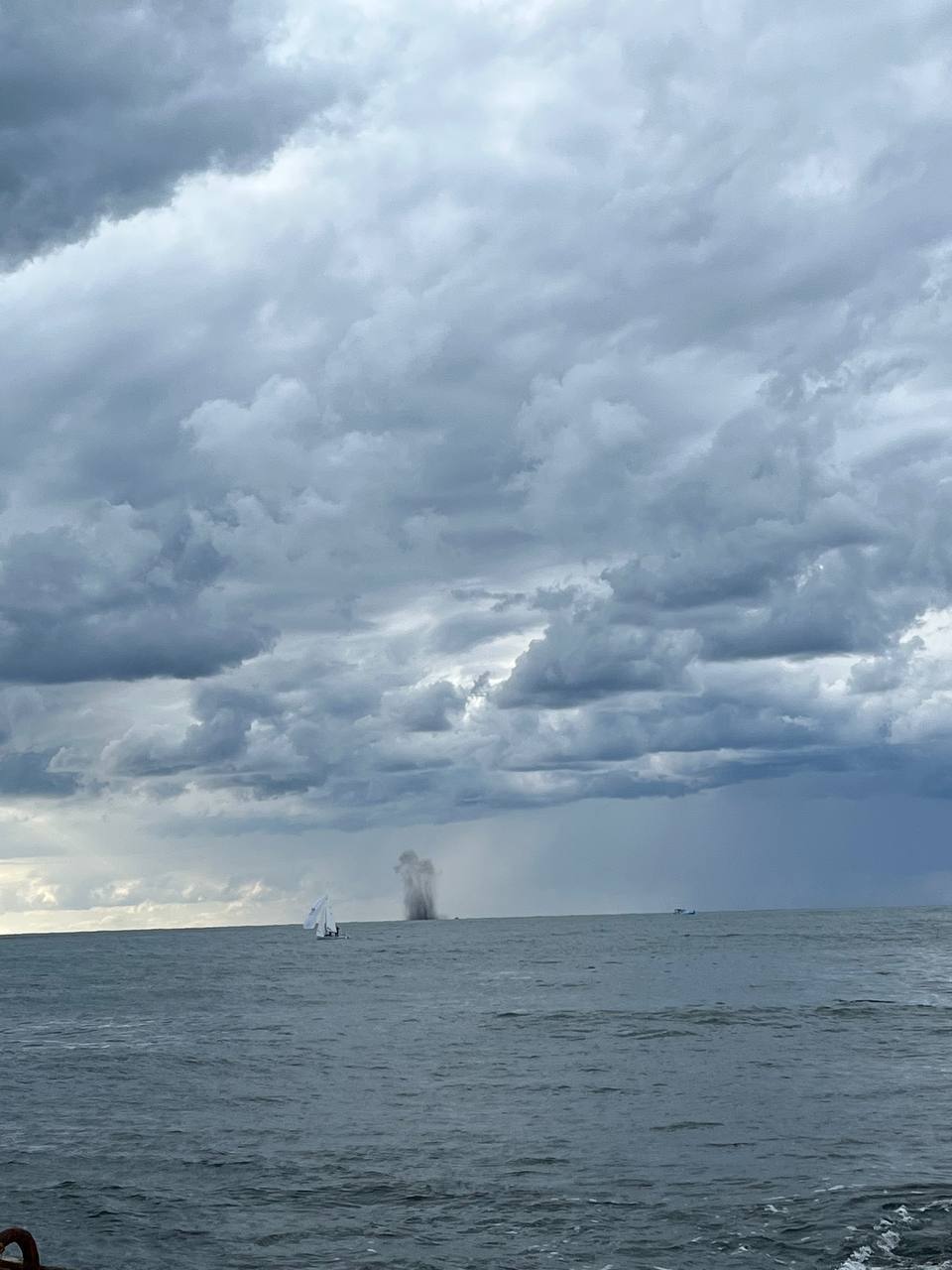 У Севастополі ''бавовна'', вибух зафіксували в морі. Фото
