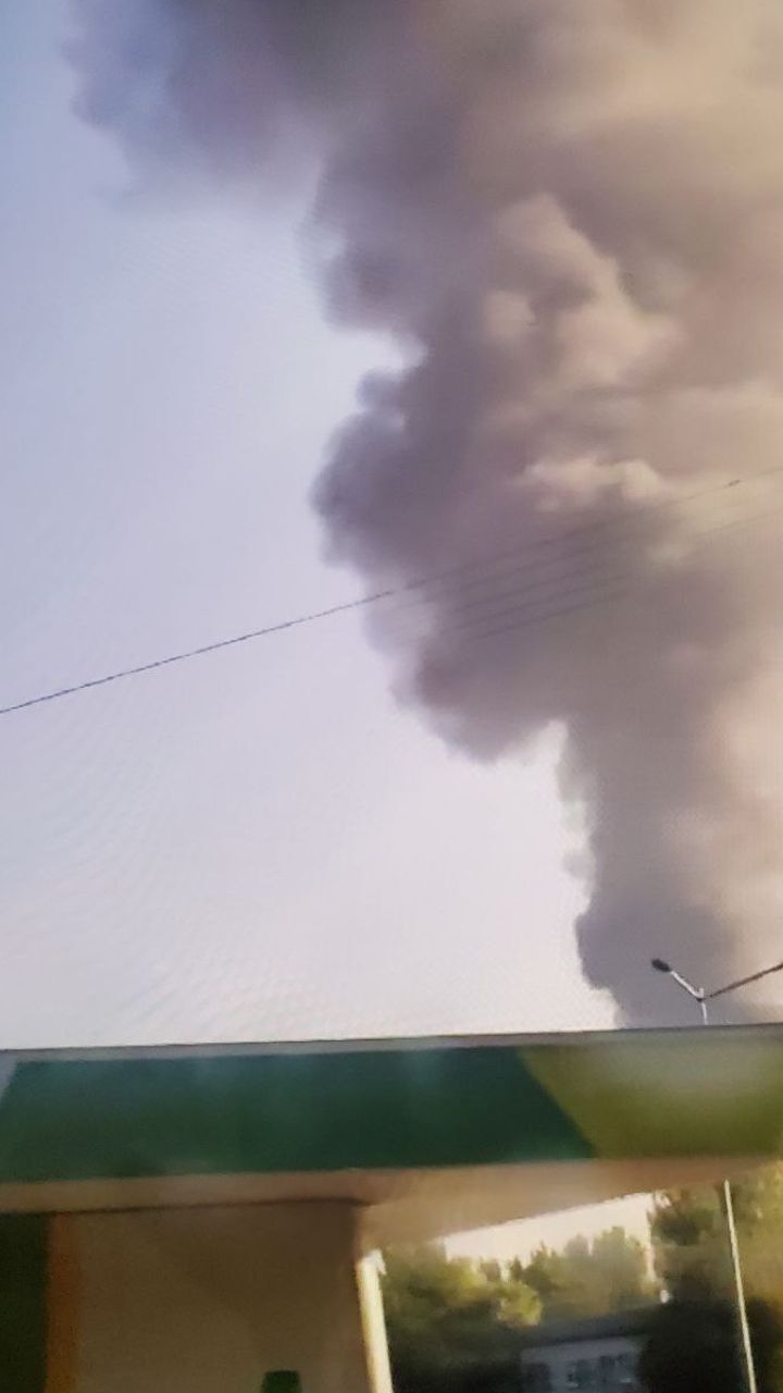 РФ выпустила 9 ракет по Запорожью, одна попала в отель: есть погибший, 6 людей достали из-под завалов. Фото