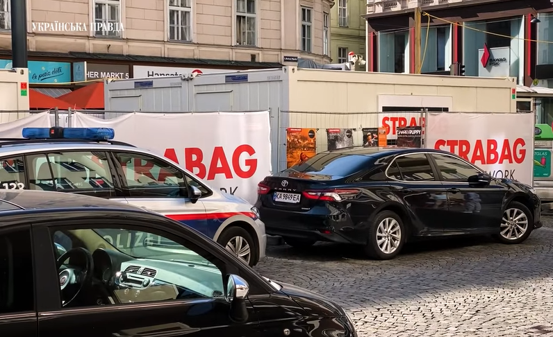 Дружина проросійського політика Мураєва влаштувала затор у Відні через неправильне паркування, приїхала поліція. Відео