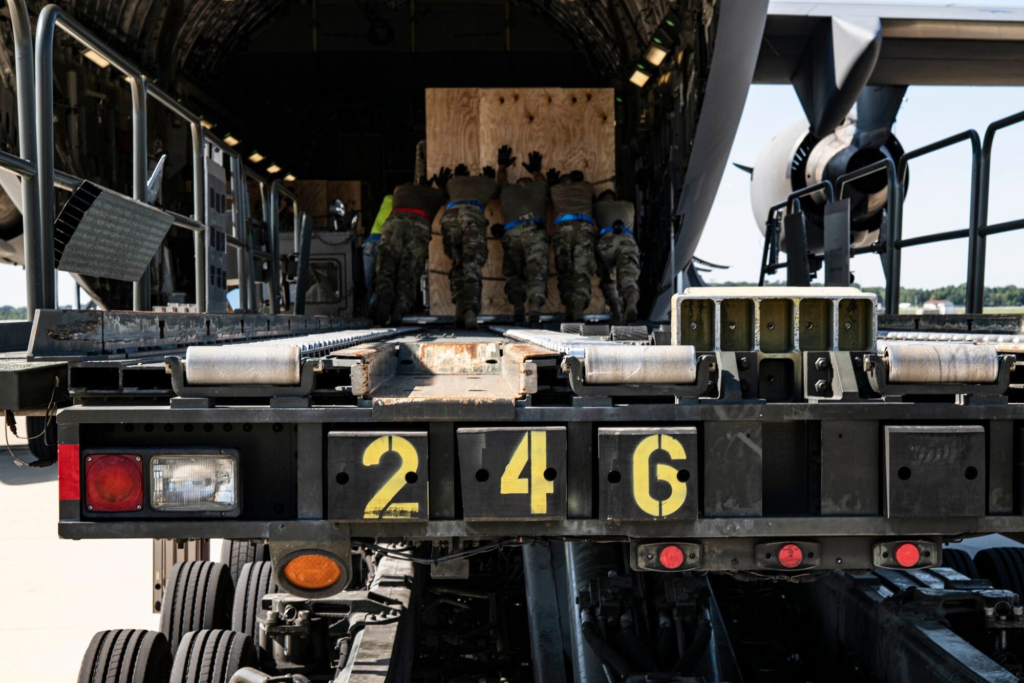 У Пентагоні показали підготовку до відправки чергової партії боєприпасів для ЗСУ. Фото 