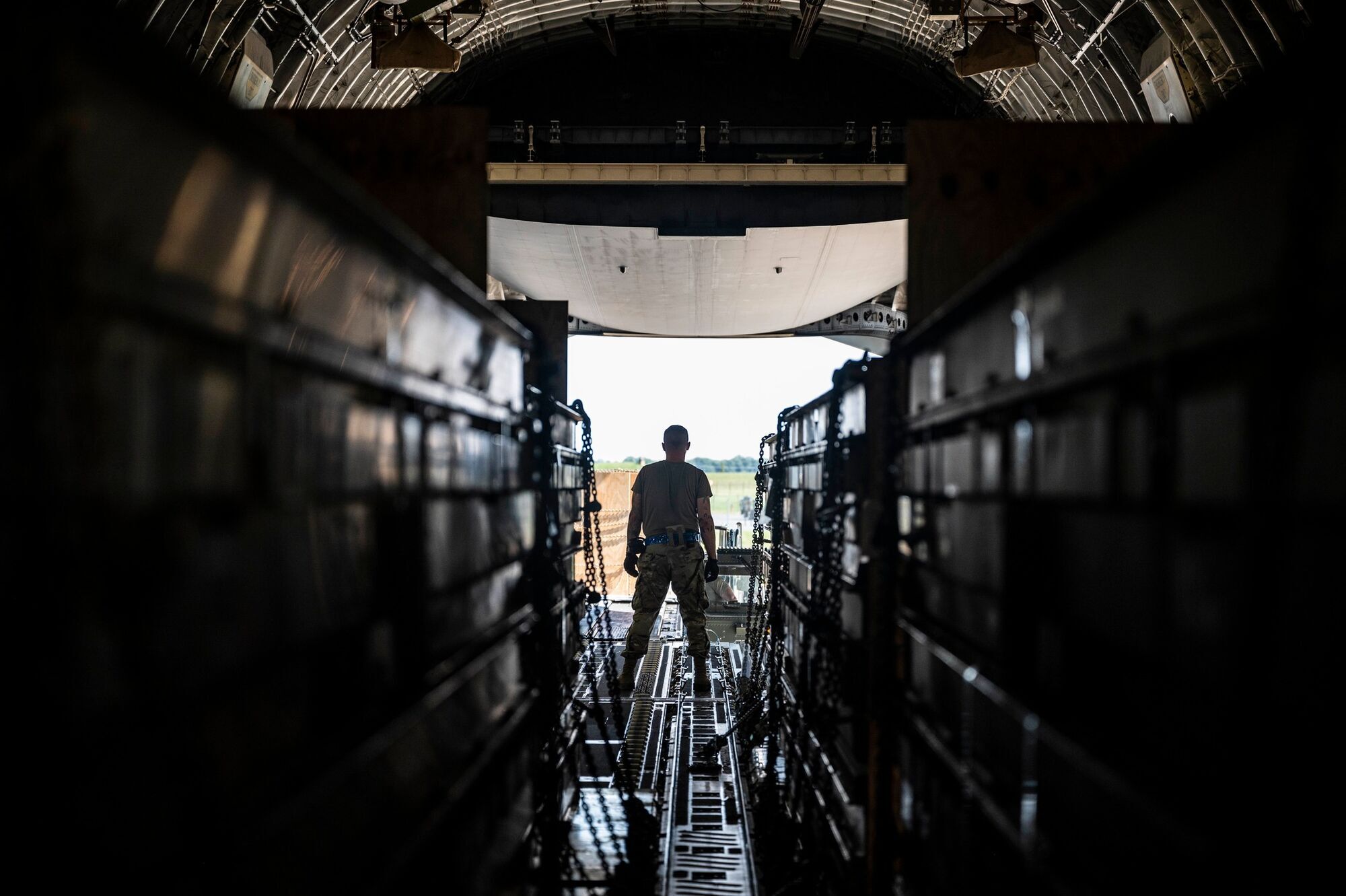 В Пентагоне показали подготовку к отправке очередной партии боеприпасов для ВСУ. Фото