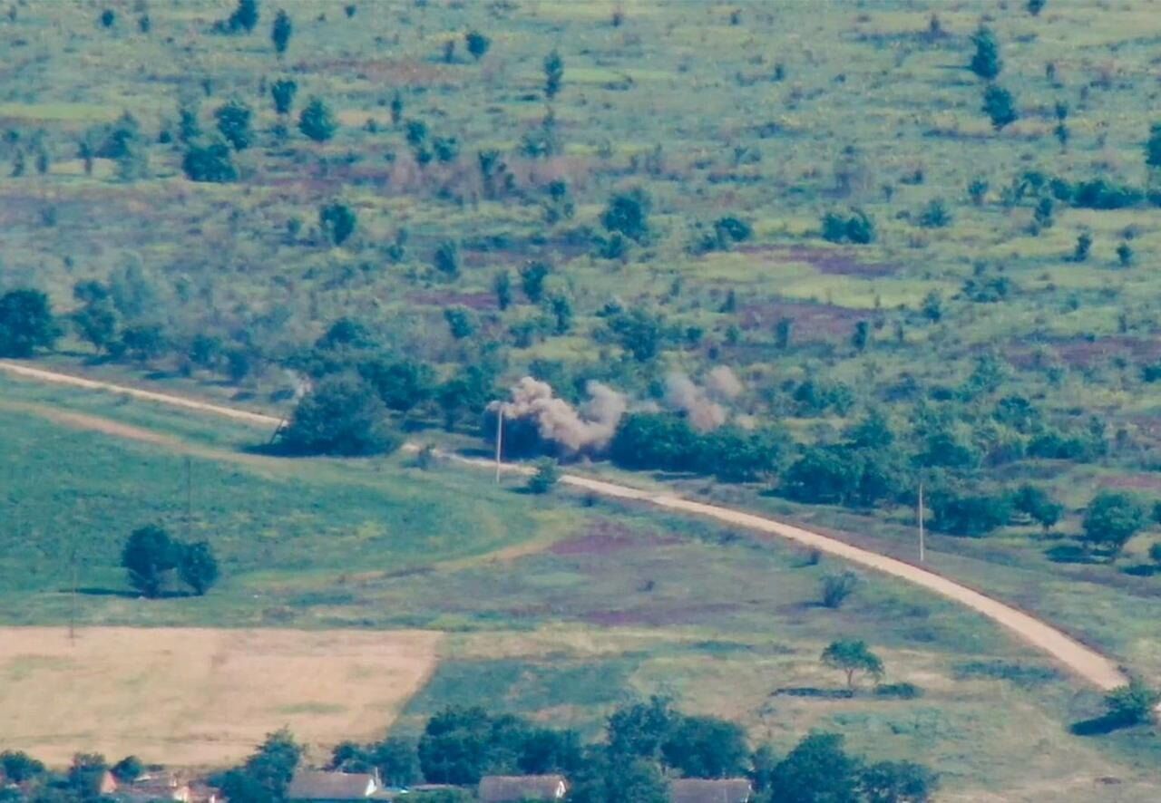 Морпіхи випалюють окупантів з української землі: знищено машину десанту й самохідну гаубицю "Мста-С"