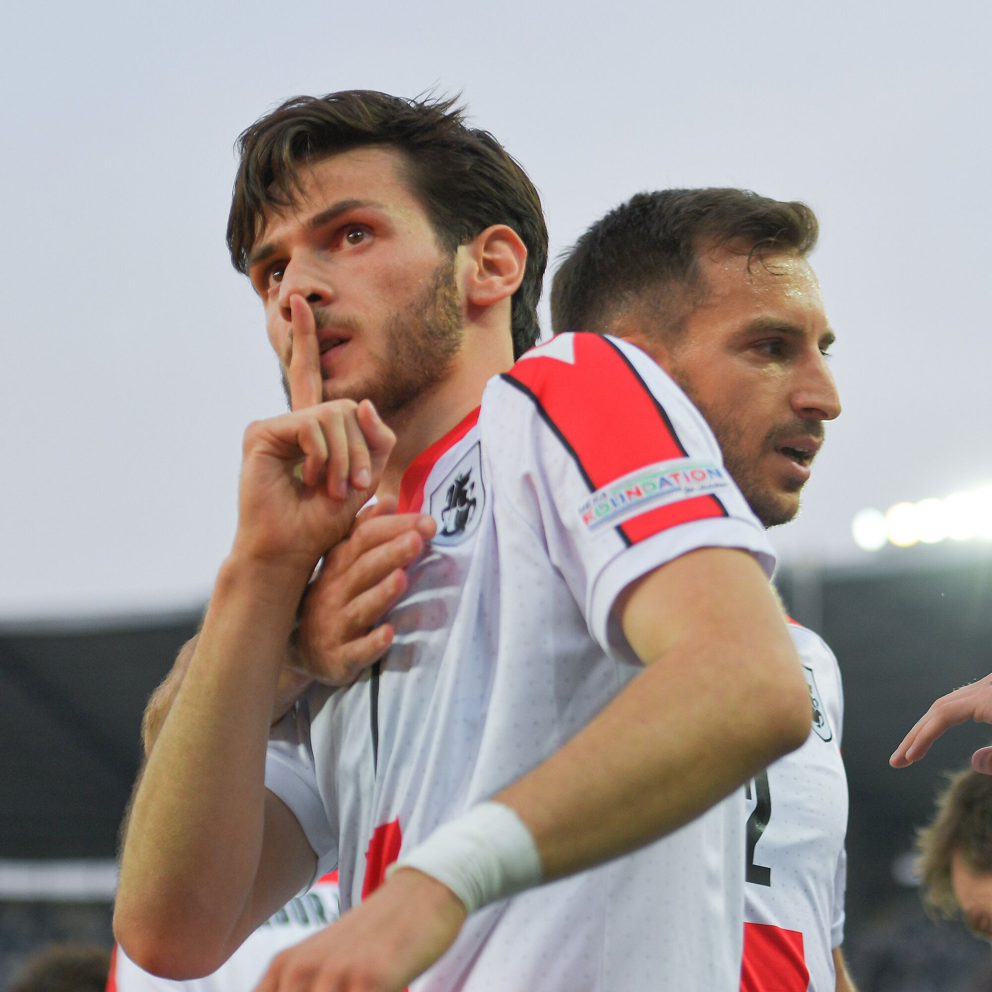 Фанаты спели матерный хит о Путине перед матчем Лиги наций. Видео