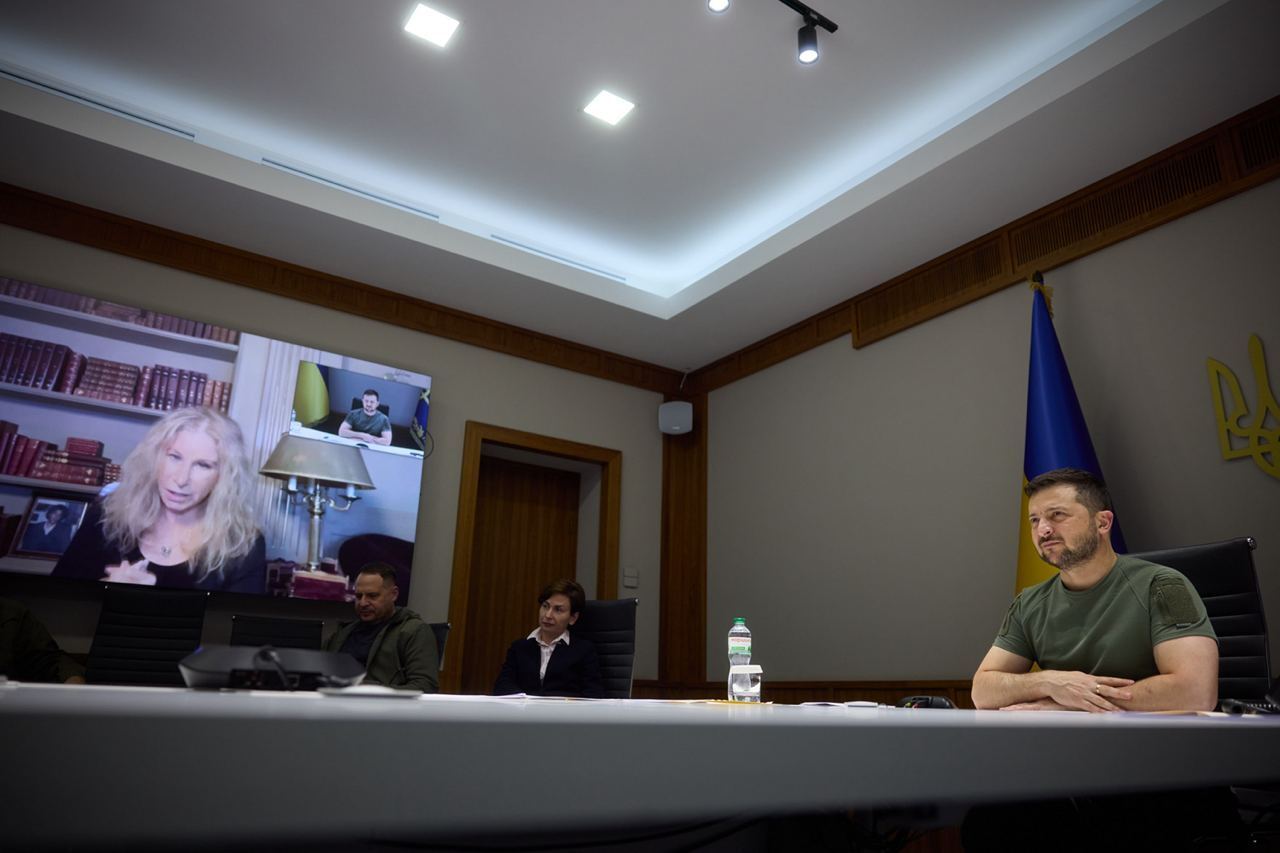 "Тронута мужеством украинцев": Барбра Стрейзанд, которая имеет украинские корни, пообщалась с Владимиром Зеленским