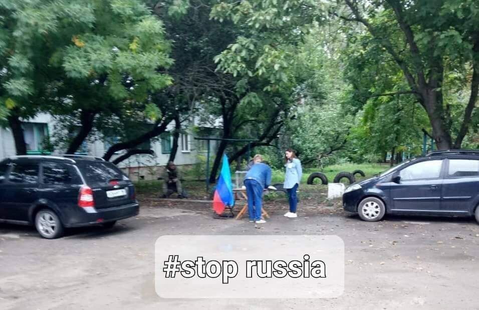 В оккупированном Луганске ''голосование'' на ''референдуме'' проходит под дулами автоматов, – Гайдай