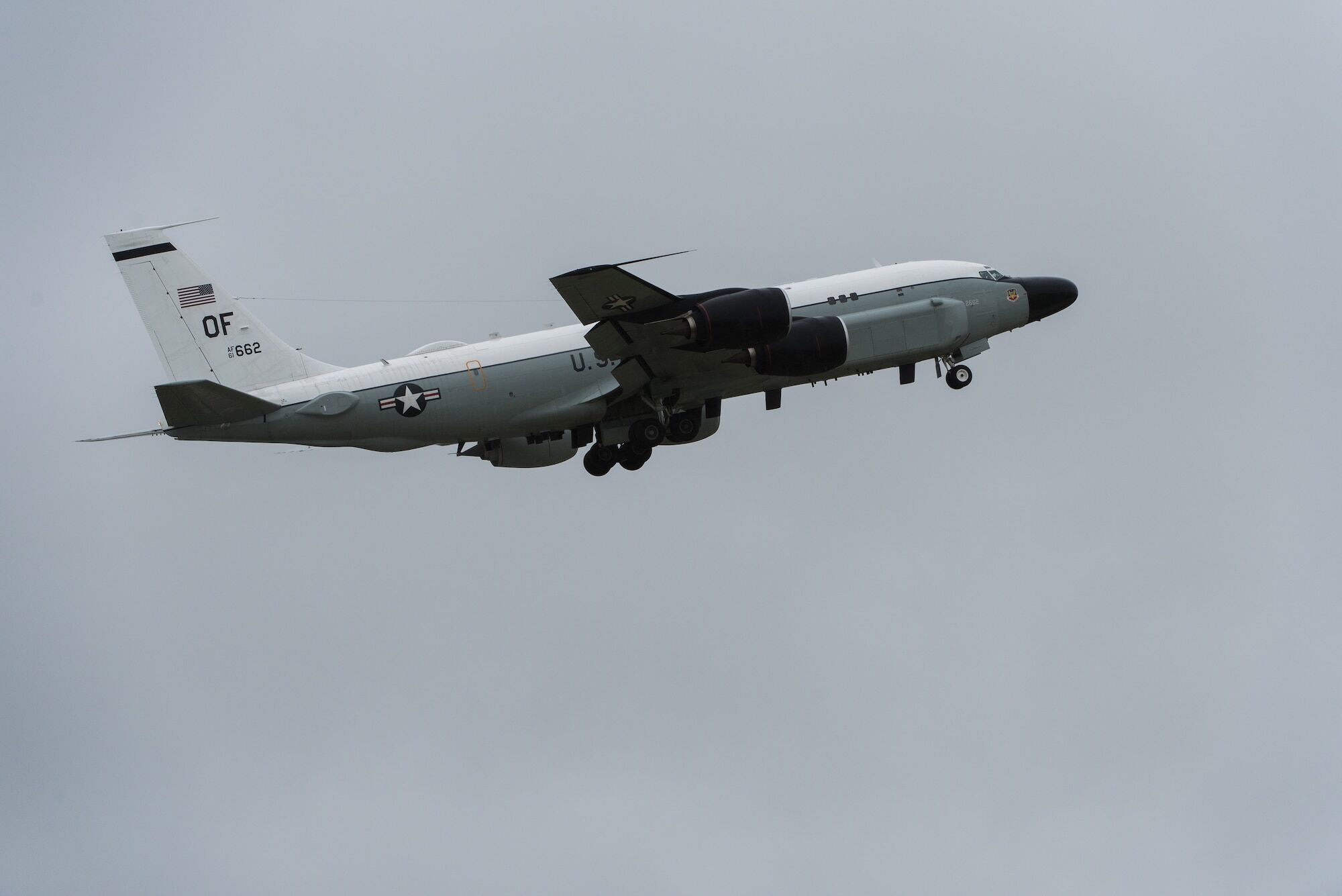 США подняли в небо редчайшие самолеты RC-135S "Cobra Ball", которые следят за стратегическим ядерным оружием. Фото