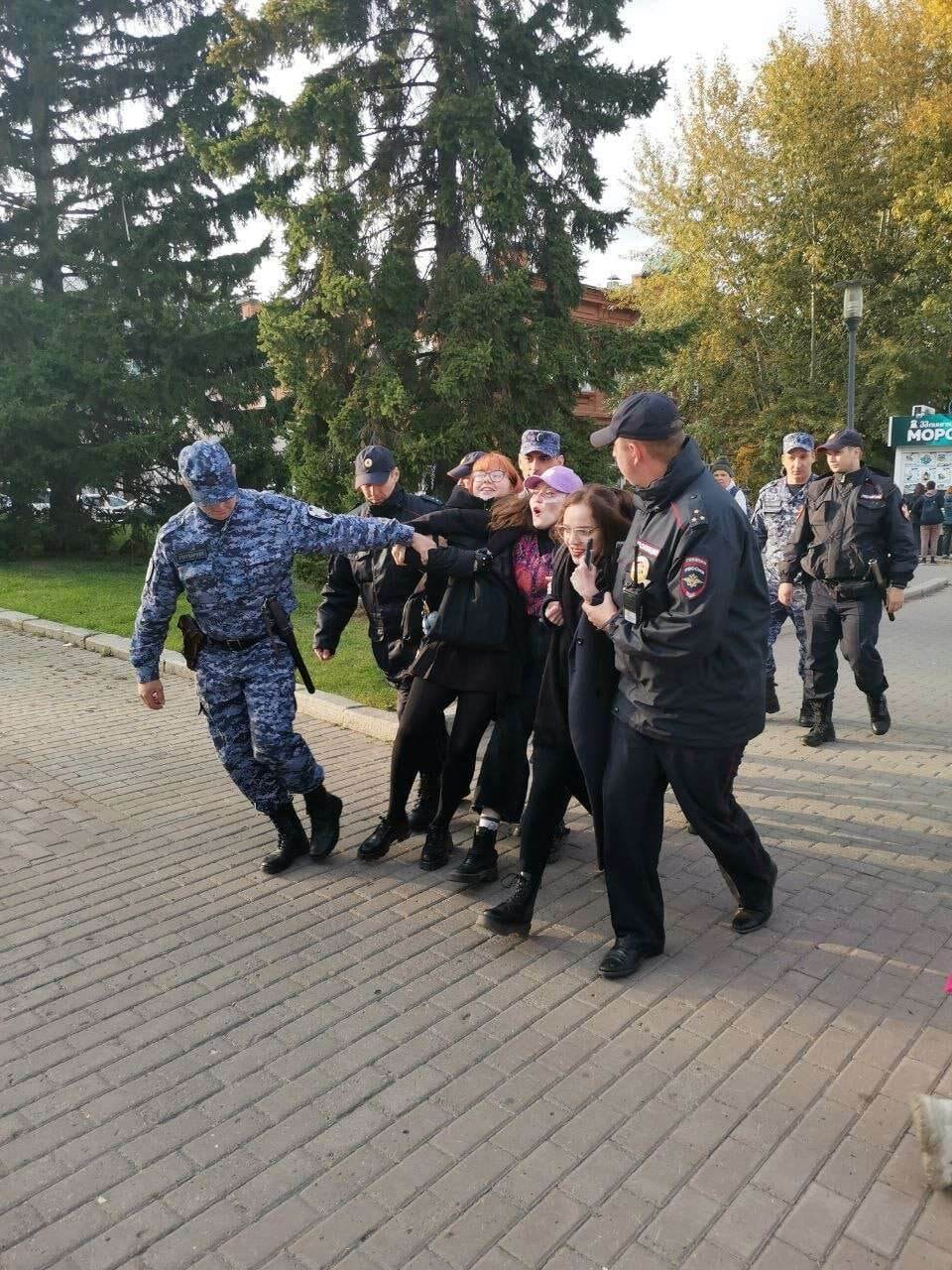 У Росії знову влаштували мітинги проти мобілізації, затримали більше сотні людей. Відео
