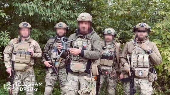 Украинский боец ''приземлил'' беспилотник РФ антидроновым ружьем