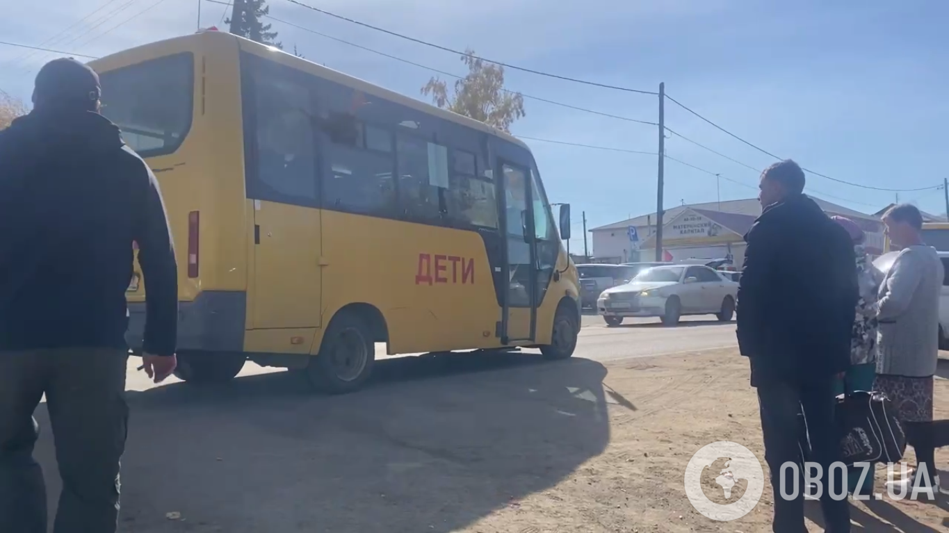Солдат перевозили автобусы с надписями дети