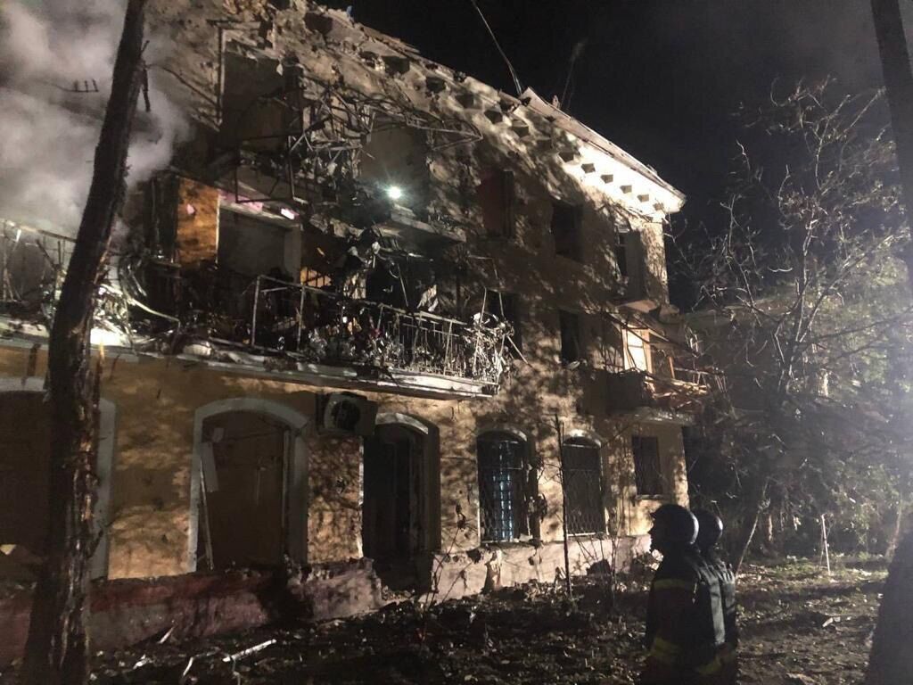 Зруйнований обстрілом будинок у Запоріжжі