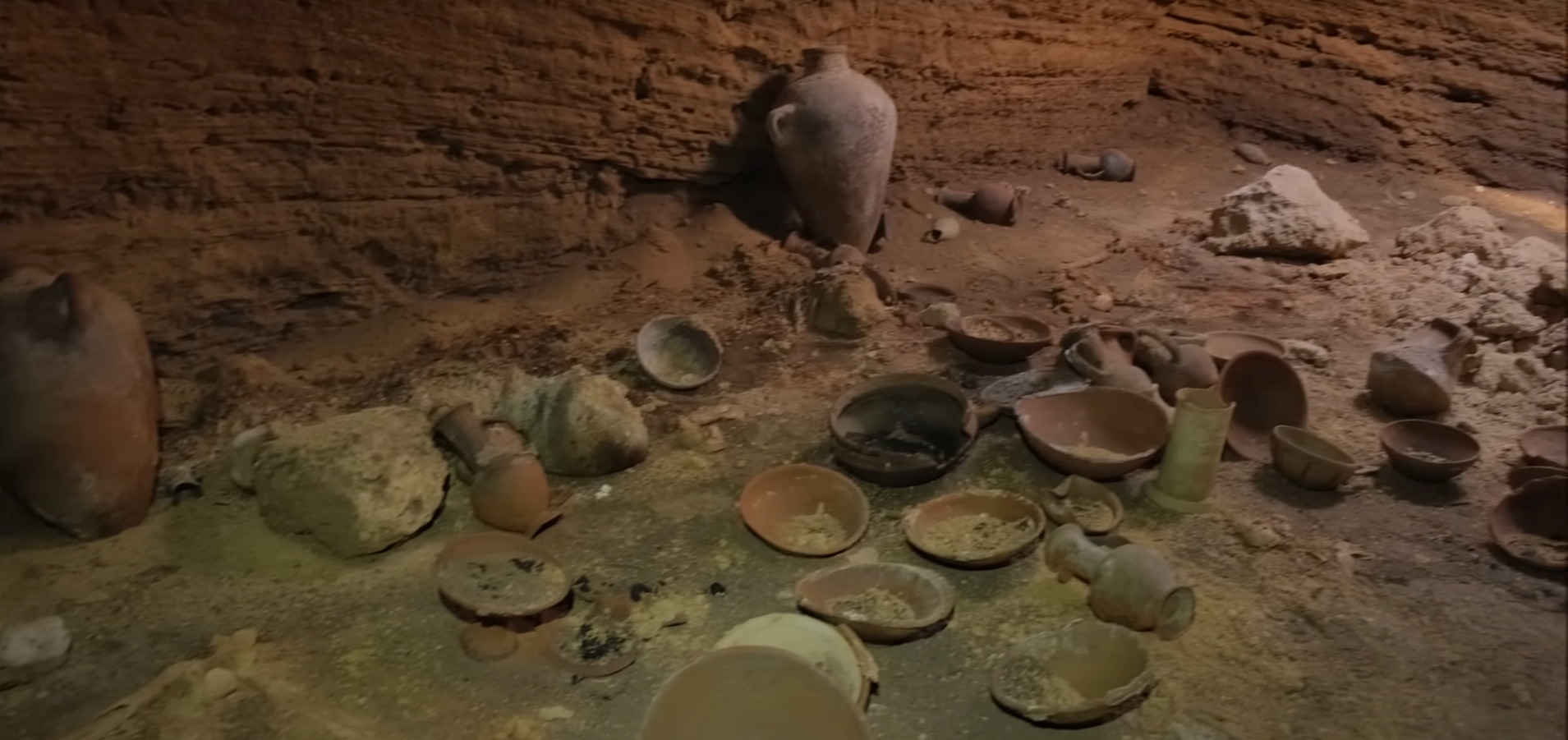 В Израиле обнаружили трехтысячелетнюю пещеру, которая "застряла во времени": что там нашли