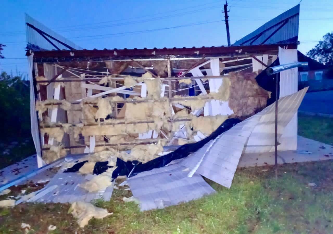 Ворог випустив понад 170 снарядів по Дніпропетровщині за ніч: пошкоджено магазини, дитсадок, аптеку. Фото