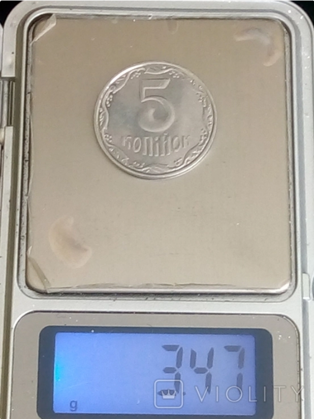 Цена монеты обусловлена ее весом – вместо стандартных 4,3 грамма она весит 3,47 грамма