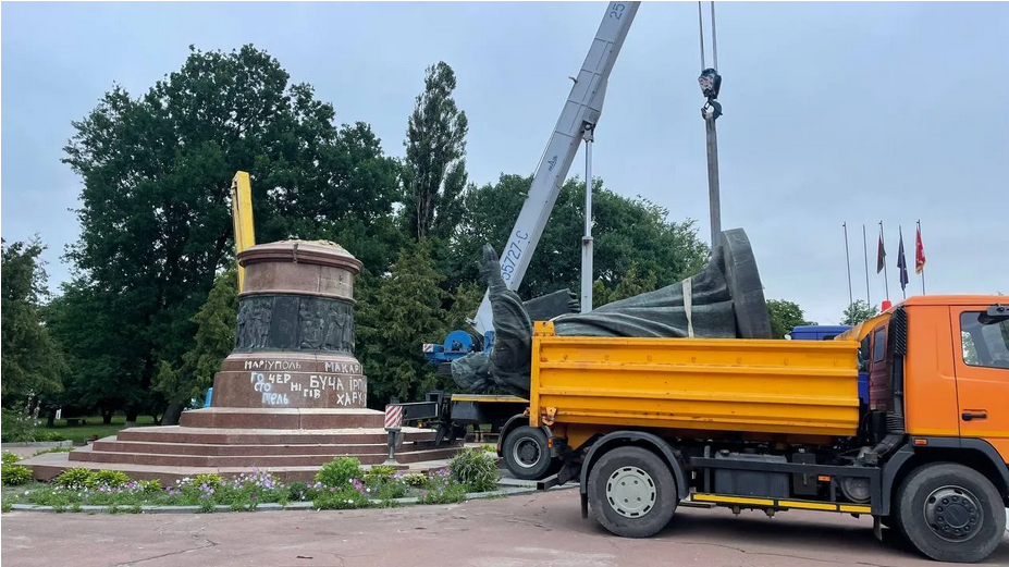 У Переяславі знесли монумент, присвячений святкуванню 300-річчя "возз'єднання" України з РФ