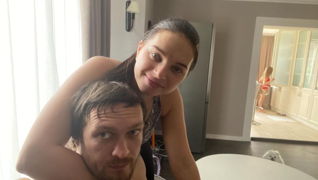 Дружина Усика роздяглася для фотосесії в купальнику, викликавши фурор у Instagram. Фотофакт