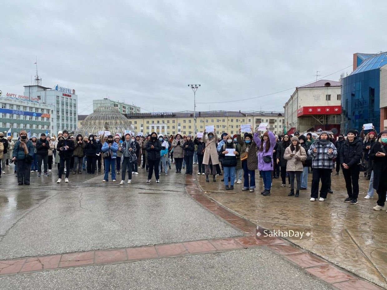 "Ні геноциду та могилізації!" В Якутську акція проти мобілізації закінчилася затриманнями. Фото та відео