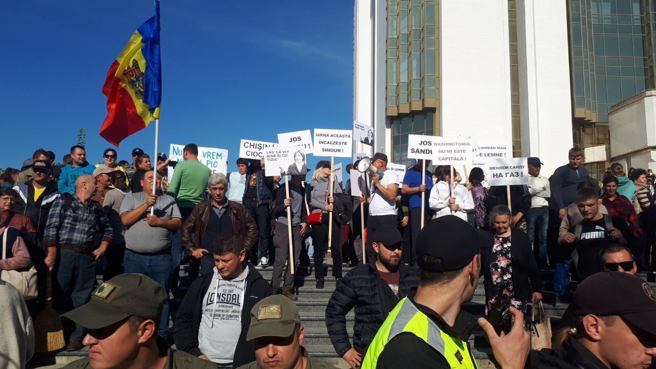 У Молдові спалахнули антиурядові протести: мітингувальники встановили намети під резиденцією Санду 