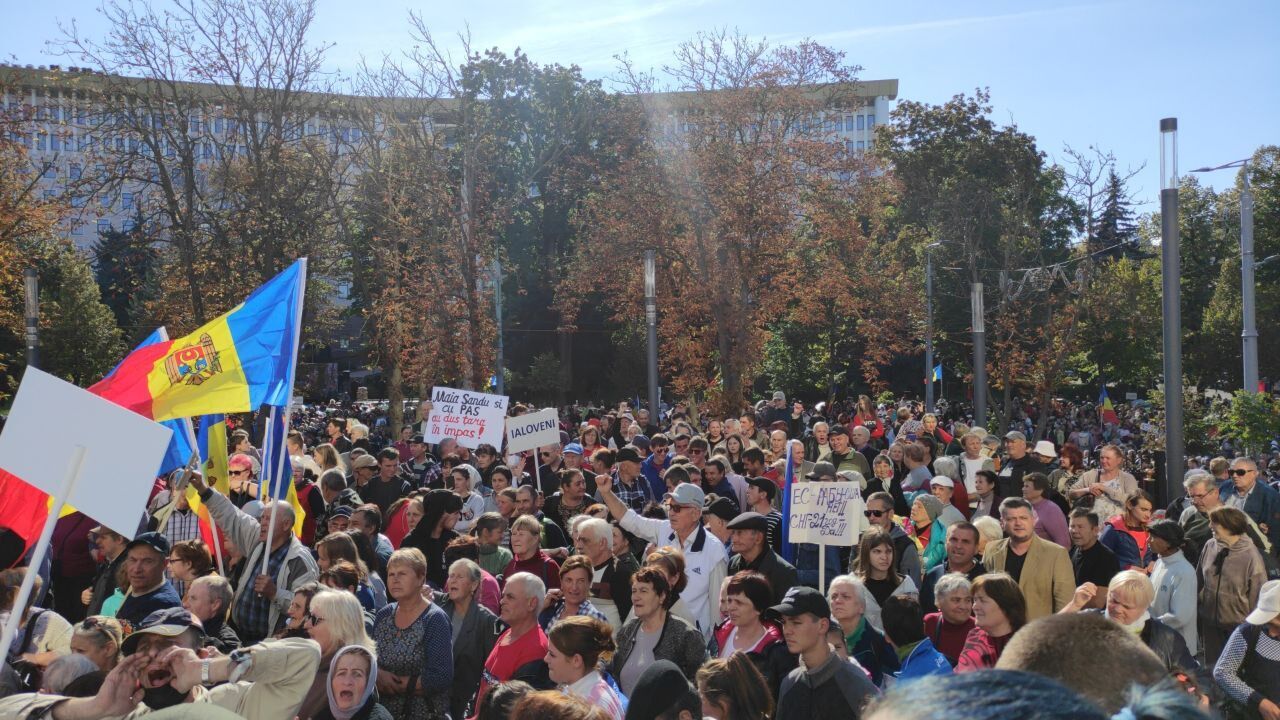 У Молдові спалахнули антиурядові протести: мітингувальники встановили намети під резиденцією Санду 